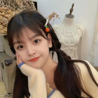 出墙红杏两家春